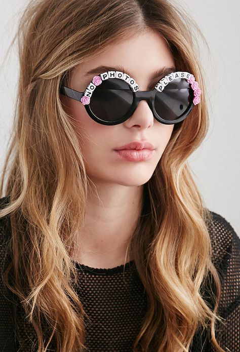 Vsco Accessories, No Photos Please, Diy Sunglasses, Beaded Sunglasses, Real Eyes, Cat Eye Colors, Cute Sunglasses, Fashion Corner, Cute Glasses