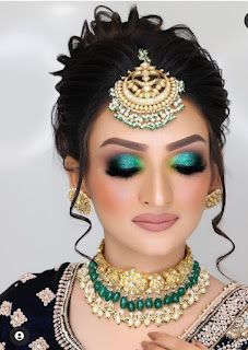 Green Colour Eye Makeup, Mehndi Eyeshadow Looks, Haldi Mehendi Makeup Look, Mehendi Makeup Looks For Bride, Mehndi Eye Makeup, Mehendi Makeup Looks, Mehendi Makeup, Haldi Makeup, Mehendi Photoshoot