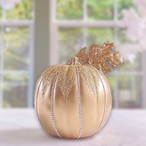 Fancy Pumpkins, Pumpkin Decorating Diy, Elegant Pumpkins, Silver Pumpkins, Halloween Pumpkins Painted, Pretty Pumpkins, Gold Pumpkins, Cozy Fall Decor, Fall Thanksgiving Decor