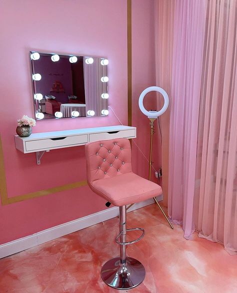 Makeup Studio Ideas Small Spaces, Salon Decor Studio, Beauty Shop Decor, Makeup Studio Decor, Beauty Room Salon, Home Beauty Salon, Esthetician Room Decor, Salon Suites Decor, Esthetician Room