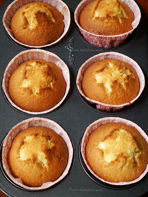 Butter Muffins Recipe, Soft Muffin Recipes, Simple Vanilla Cupcakes, Basic Muffin Recipes Easy, Soft Muffins Recipe, Simple Cupcake Recipe, Queens Cake, Vanilla Muffins Recipe, Soft Muffins