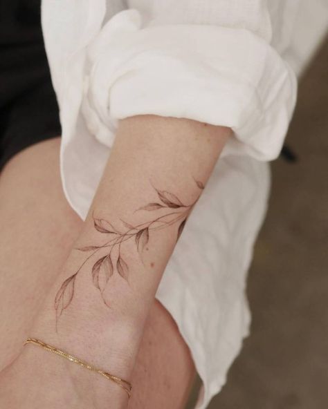 Illustrative style leaves tattoo located on the wrist. Arm Tattoo Leaves, Laurel Tattoo, Wrap Around Wrist Tattoos, Phoenix Tattoo Feminine, Rose Tattoo On Arm, Leaves Tattoo, Green Tattoos, Wrap Tattoo, Chic Tattoo