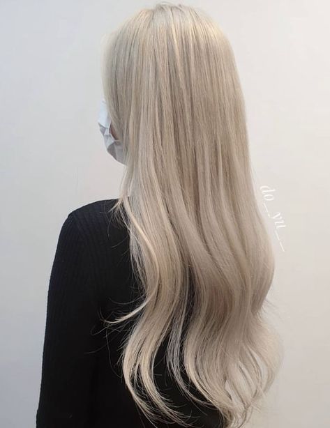 White Beige Hair Color, Platinum Blonde Hair Korean, Extra Light Ash Blonde Hair, Ashy Light Blonde Hair, White Beige Hair, Blonde Hair Cool Tone, Ashy Platinum Blonde Hair, Light Ashy Blonde Hair, Milk Tea Blonde Hair