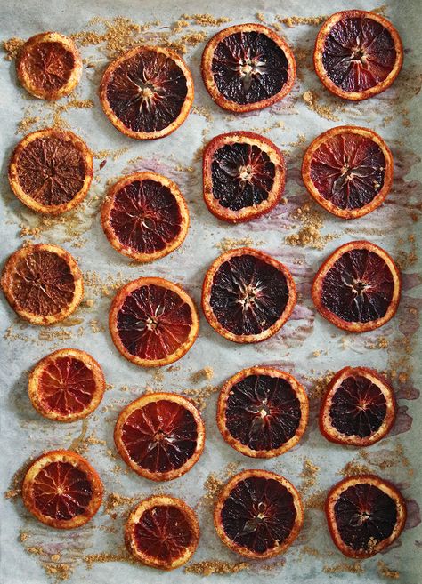 Easy oven-dried orange slices. Sprinkled with spices and brown sugar, these candied orange slices are the perfect garnish for baking and cocktails. Dried Orange Christmas Decorations, Orange Christmas Decorations, Dried Orange Christmas, Dried Citrus, Candied Orange Slices, Fruit Garnish, Orange Baking, Candied Orange, Drink Garnishing