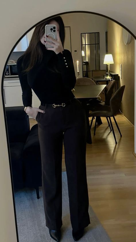 All Black Interview Outfit, Elegant Outfit Classy Chic, Law Firm Outfits Women, Luxury Outfits Women, Outfit Formal Mujer, Celebrity Clothing, Lawyer Outfits, Heels Office, Fashion Tricks