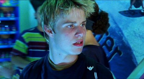 Mason Freeland Thirteen, Mason Freeland, Brady Corbet, Thirteen 2003, Mysterious Skin, The Flying Nun, Thirteen Movie, Movies For Boys, 2000s Fashion Trends