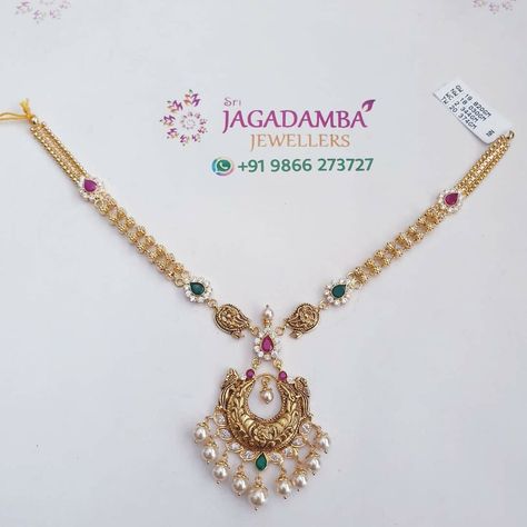 20 Grams Gold Necklace Designs, Gold Jewels Design, Neck Pieces Jewelry, Black Beads Mangalsutra Design, New Gold Jewellery Designs, Gold Earrings Models, Modern Gold Jewelry, Gold Jewelry Simple Necklace, Gold Mangalsutra Designs