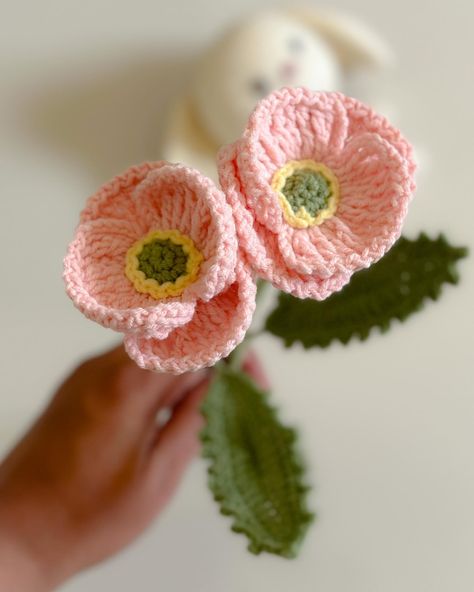 ‘Let the vibrant poppy colours remind you of life’s vivid possibilities.’ Tutorial of these beautiful poppies is up on my YouTube channel(link in bio👆🏻). . . . #crochet #crochetlovers #instacroche #poppy #poppies #flowerslovers #photography #crocheterapia #instagramflowers #instaphotography #artis #craft How To Crochet A Poppy, Crochet Poppy Bouquet, How To Crochet Poppy Flowers, Poppy Crochet Pattern, Poppy Crochet, Crochet Poppy Free Pattern, Crochet Poppy, Poppy Color, Crochet Bouquet