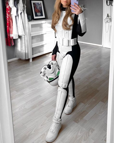 Storm Trooper Cosplay, Stormtrooper Costume Women, Star Wars Costume Ideas Women, R2 D2 Costume, Starwars Costumes Women, Storm Trooper Costume Women, Star Wars Costumes For Women, Diy Storm Trooper Costume, Star Wars Halloween Costumes Women