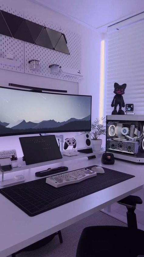 Grey Gaming Setup, Gaming Computer Room, Games Room Inspiration, Gaming Desk Setup, Gamer Setup, Pc Gaming Setup, Video Game Room Design, Video Game Rooms, Bedroom Setup