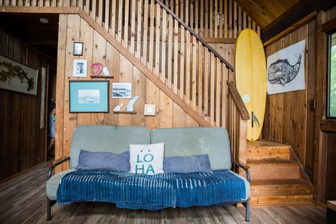 Surf Cabin, California Surf Shack, Surf Shack Decor, Surf Shacks, Deco Surf, Interior Design Masters, Glen Arbor, North Shore Oahu, Hawaii Homes