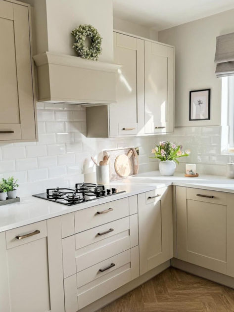 Whether you like a cool neutral or a warm neutral, our Cranbrook range can deliver.  @amys_homelife_288 (on Instagram) opted for the Stone colourway for her kitchen, which is great if you're looking to create a warm and inviting space.  Kitchen shown: Symphony Cranbrook in Stone Neutral Kitchen Inspiration, Modern Kitchen Trends, Top Kitchen Trends, Neutral Kitchen, White Kitchen Design, Subway Tile Backsplash, Kitchen Inspiration Design, Kitchen Worktop, Kitchen Trends