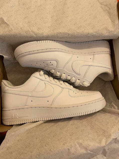 Nike Airforce 1, Shoe Inspo, Basic Outfits, Nike Air Force Sneaker, Things To Buy, Nike Air Force, Volleyball, Streetwear Fashion, Sneakers Fashion