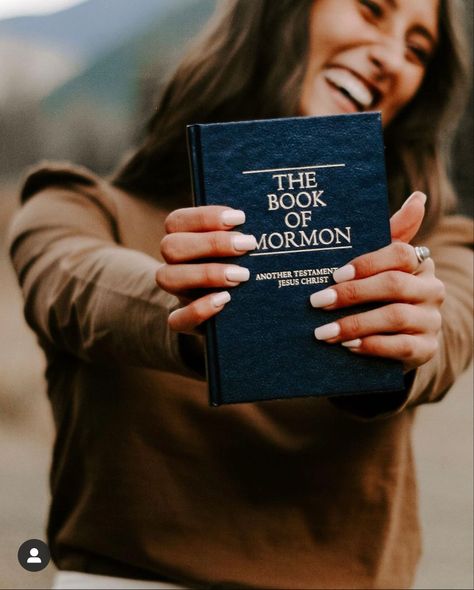 Book Of Mormon Photography, Lds Mission Photoshoot, Lds Mission Pictures Sister Missionaries, Lds Mission Pictures, Missionary Photoshoot Sister, Lds Missionary Pictures, Mission Photoshoot, Missionary Photoshoot, Mission Outfits