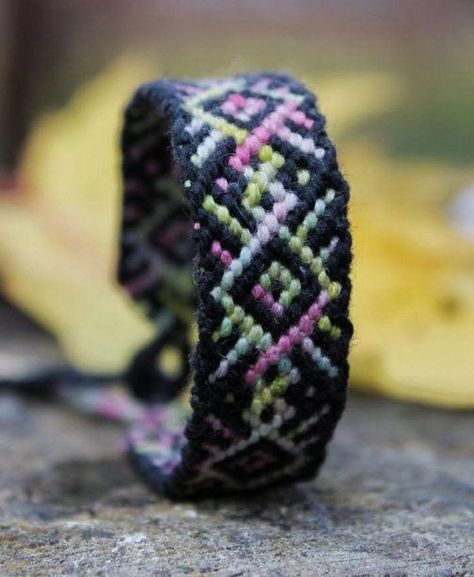 Pattern #78261 - friendship-bracelets.net Beginner Alpha Bracelet Patterns, Alpha Bracelet Patterns, Alpha Bracelet, Photo Tutorial, Colorful Bracelets, Bracelet Patterns, Embroidered Friendship Bracelet, Friendship Bracelets, Make Your Own