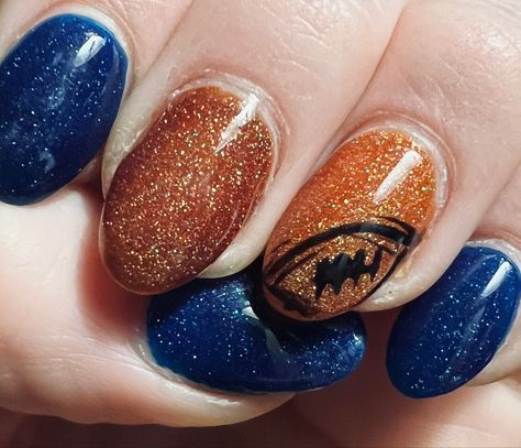 Nfl Chargers Nails, Chicago Bears Makeup, Chicago Bears Nail Designs, Chicago Nails, Chicago Bears Nails Art, Chicago Bears Nails, Chicago Bears Painting, Nfl Nails, Football Nail Designs