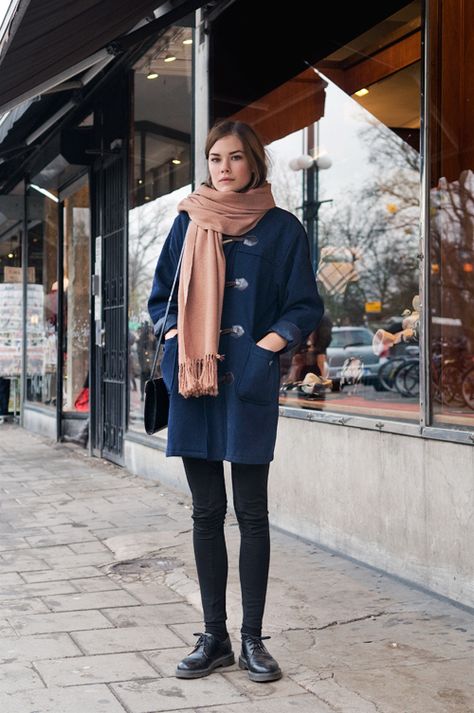 from remain simple #docs 1461 Dr Martens Outfit, Fashion Advice Woman, Dr Martens Outfit, Duffel Coat, Copenhagen Street Style, Coat Outfit, Blue Coat, Mode Inspo, Inspired Outfits