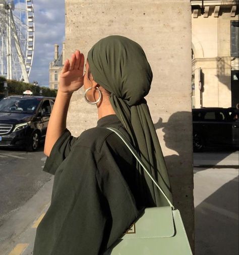 Hijabi Outfit Inspiration, Christian Veils, Green Hijab, Hijab Turban Style, Headwrap Hairstyles, Turban Hijab, Hijabi Outfit, Stile Hijab, Hijab Style Tutorial