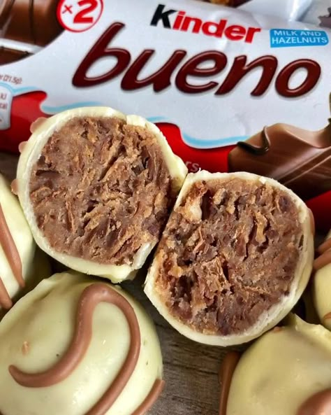 Woman shows how to make mouth-watering Kinder Bueno truffles using just four ingredients Kinder Bueno Recipes, Fitwaffle Kitchen, Bueno Recipes, Biscoff Recipes, Dessert Truffles, Truffle Recipes, Diy Desserts, Truffle Recipe, Food Content