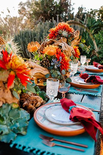 Colorful Southwest Succulent Wedding Table, Southwestern Wedding, Mexican Themed Weddings, Cactus Wedding, Southwest Wedding, Fiesta Tropical, Boda Mexicana, Succulent Wedding, Best Wedding Planner