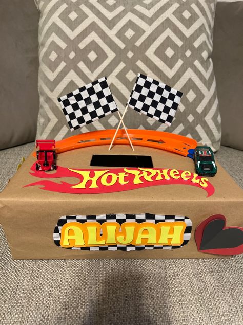 Childrens Valentines Day Box Hot Wheels Valentine Box Ideas, Hot Wheel Valentine Box Ideas, Valentines Day Box Ideas For Boys, Hot Wheels Gift Ideas, Hot Wheels Valentine, Valentines Day Box, Kids Valentine Boxes, Childrens Valentines, Valentines Box