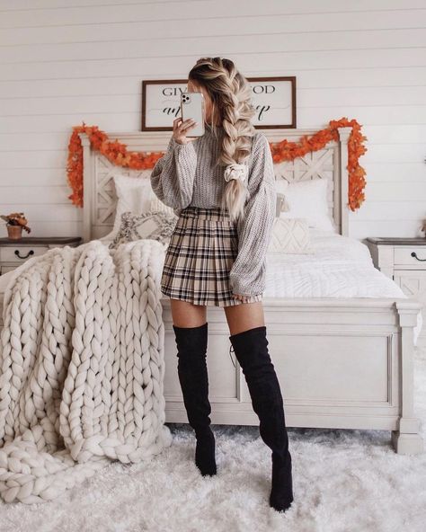 What To Wear For Thanksgiving, Plaid Skirt Outfit, Thanksgiving Outfit Ideas, Christmas Fits, Stylish Winter Outfits, Trendy Outfits Winter, Plaid Pleated Skirt, Printed Pleated Skirt, Shein Outfits