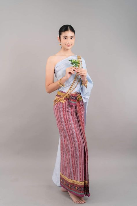 Thailand Costume, Traditional Thai Clothing, Thai Clothes, Thai Traditional Dress, Traditional Dresses, Thailand, Fashion Outfits, Clothes