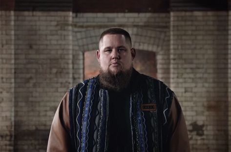 Human - Rag N Bone Man Rag N Bone Man, Alternative Songs, Rag N Bone, Im Only Human, Diy Crochet Patterns, Soul Singers, Sing To Me, Latest Albums, Music Mix