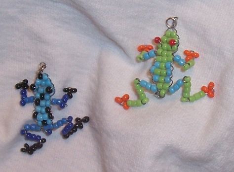 Beaded Animals Patterns Free, Frog Pony Bead Pattern, Small Pony Bead Patterns, Pony Bead Frog, Beaded Possum, Seed Bead Crafts Diy Free Pattern, Frog Bead Pattern, Seed Bead Animals Patterns, Seed Bead Frog