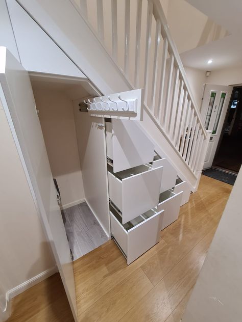 Open Riser Stairs, Gömda Rum, Under Stairs Drawers, Under Stairs Storage Ideas, Stairs Storage Ideas, Stair Drawers, Understair Storage, Compact Office, Under Stair Storage