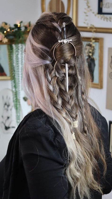 Camille Maurin | New Viking-inspired hairstyle ! ⚔️ Have you ever tried wearing a sword in your hair ? 😉 #maureen #sword #hairstyles #vikinghairstyle… | Instagram Medieval Inspired Hairstyles, Fantasy Hairstyles Long Hair, Viking Braids With Bangs, Viking Bride Hair, Viking Wedding Hair With Veil, Celtic Braided Hairstyles, Viking Half Up Half Down, Long Hair Viking Style, Renassiance Hairstyle