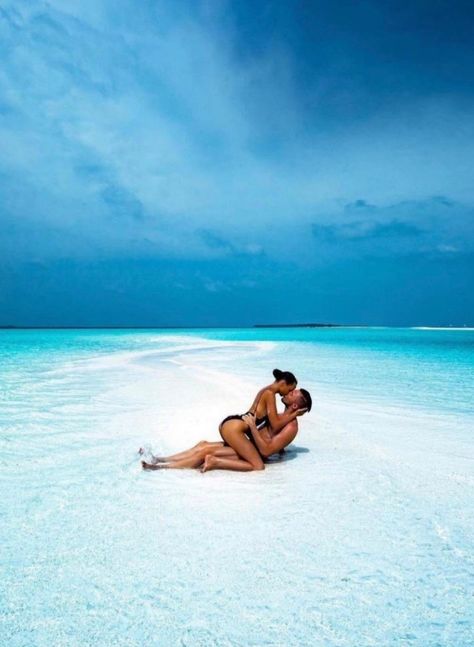 Couples Beach Photography, Photo Summer, Couples Vacation, Amazon Travel, Beach Photography Poses, Vacation Pictures, Photo Couple, Beach Poses, Couple Shoot