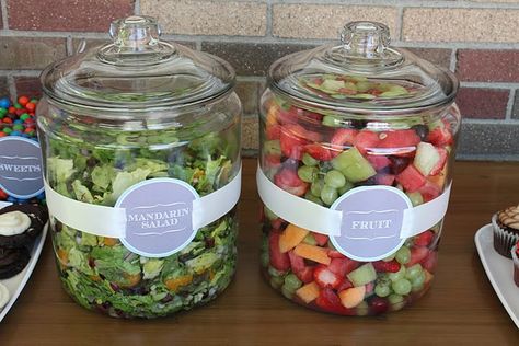 Great way to serve salad at an outdoor party---no bugs!  These jars are cheap at Walmart. Put them in a tray full of ice to keep 'em cool. Barbecue Ideas, Sommer Mad, Dulce Candy, Mens Birthday, Milk Smoothie, Cole Slaw, Hawaiian Party, Snacks Für Party, Entertaining Ideas