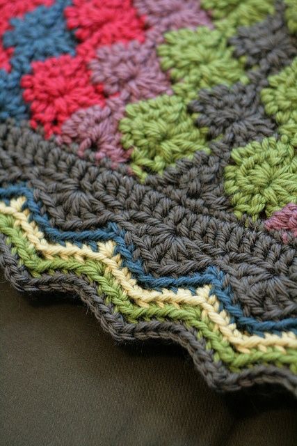 Love the border! (It’s a granny square adaptation called Greenway.) Free Instructions for both can be found on Ravelry, @ DIY Home Ideas Crochet Blanket Border, Crochet Blanket Edging, Háčkované Lemy, Crochet Edges, Chevron Crochet, Crocheted Blanket, Crochet Edgings, Crochet Edging Patterns, Crochet Borders