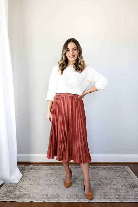 Pleated Skirt Outfit With Sweater, Pleated Midi Skirt Outfit Winter, Sweater And Pleated Skirt Outfit, Pleated Skirt Winter, Pleated Midi Skirt Outfit, Pleated Skirt Outfits, A Line Skirt Outfits, Pleated A Line Skirt, Skirt Outfit Fall