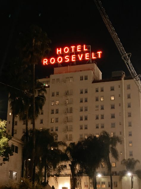 Hotel Roosevelt Hollywood, Hollywood Hotel Aesthetic, Hollywood Roosevelt Hotel, Old Hollywood Architecture, Hollywood Night Aesthetic, Dark Hollywood Aesthetic, 80s Hollywood Aesthetic, 90s Hollywood Aesthetic, Hotel Night Aesthetic