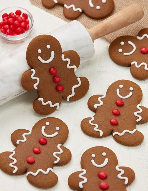 Gingerbread Men Cookies, Best Gingerbread Cookies, How To Make Gingerbread, Gingerbread Cookies Decorated, Decorating Frosting, Ginger Bread Cookies Recipe, Man Cookies, Gingerbread Decorations, Gingerbread Man Cookies