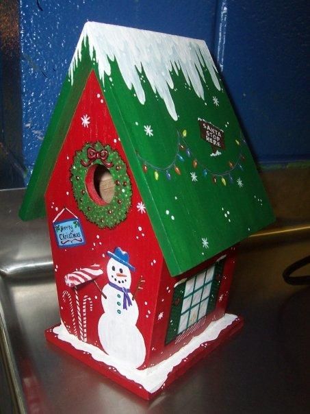 Christmas Birdhouse Holiday Birdhouses, Hand Painted Birdhouses, Birdhouse Craft, Bird Houses Ideas Diy, Unique Bird Houses, Bird Houses Painted, Birdhouse Designs, Decorative Bird Houses, Bird Houses Diy