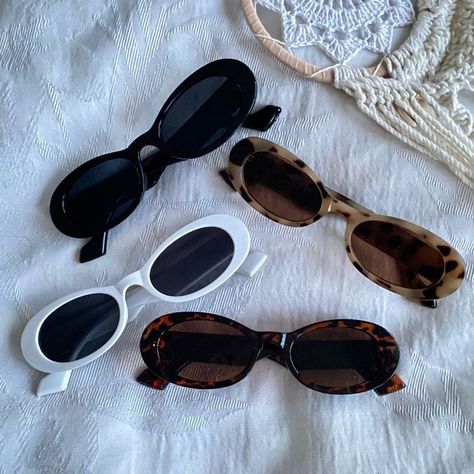 Kim K Sunglasses, Glasses For Oval Faces, Pretty Sunglasses, Modest Wedding Dresses With Sleeves, Glasses Inspiration, Funky Glasses, Small Face, White Sunglasses, Cool Glasses