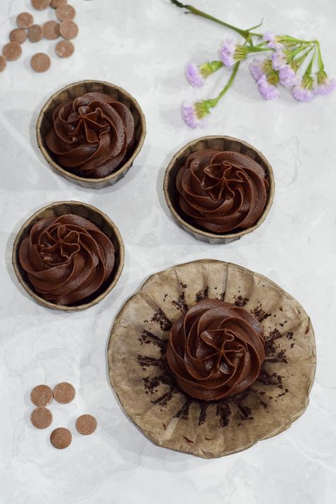 Best Gluten Free Chocolate Cupcakes, Easy Gluten Free Cupcakes, Cole Recipes, Gf Cupcakes, Gluten Free Chocolate Desserts, Chocolate Cupcakes Recipe, Gluten Free Chocolate Cupcakes, Chocolate Buttercream Recipe, Gluten Free Chocolate Recipes