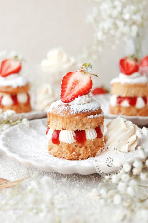 up close of a mini victoria sponge cake on a side plate with white flowers Mini Victoria Sponge Cakes, Vegan Victoria Sponge, Mini Victoria Sponge, Vegan Afternoon Tea, Strawberry Rhubarb Jam, Victoria Sponge Cake, Strawberry Tea, Victoria Sponge, Vanilla Sponge