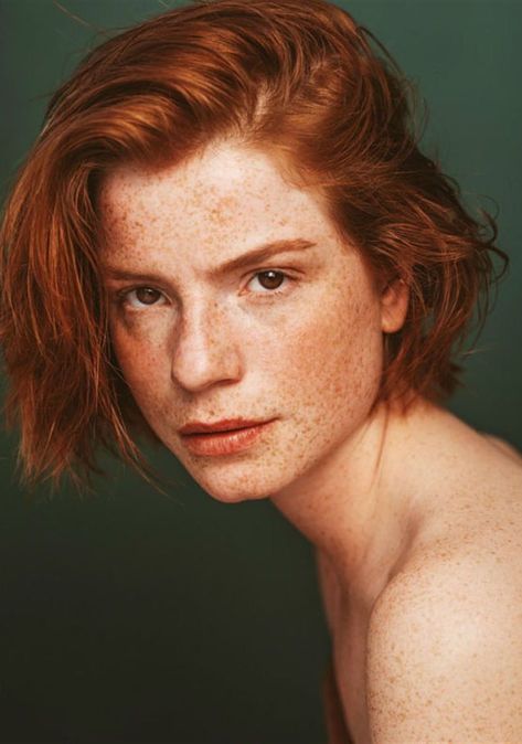 Luca Hollestelle redhead | 2023-02-26 Luca Hostelle, Luca Hollestelle, Ginger Models, Women With Freckles, Short Red Hair, Face Photography, Poses References, New Haircuts, Ginger Hair