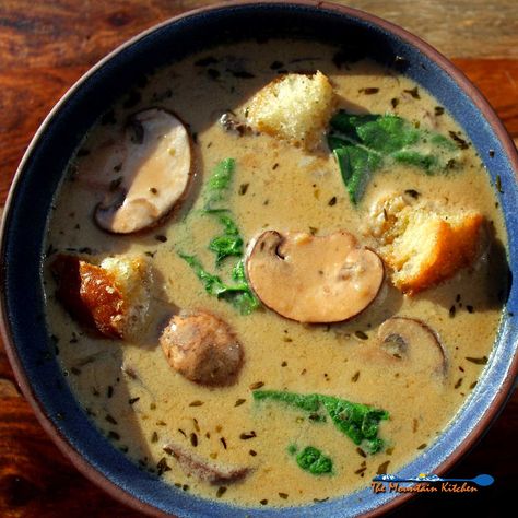 Mushroom Spinach Soup {Meatless Monday | The Mountain Kitchen Mushroom Spinach Soup, Vegan Spinach Soup, Cream Of Spinach Soup, Creamy Spinach Soup, Vegan Mushroom Soup, Spinach Soup Recipe, Spinach Tortellini Soup, Mushroom Spinach, Wilted Spinach