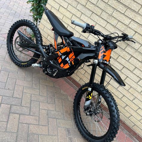 2022 surron light bee x bike With only 380 miles on it £2900 If interested please message me Thanks #surron #electronics #bikelife #bikeporn #lifestyle #surronuk #surronx #surronofficial #surronlightbee #surronstormbee #surronster #surron_london #surronuk Surron Light Bee, Surron Electric Bike, Surron Bike, Custom Dirt Bike, Young Taylor Swift, Hospital Admit, Electric Bike Bicycles, Places In Switzerland, Cool Dirt Bikes