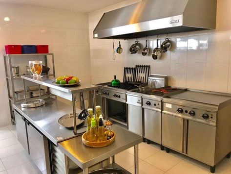 Tiny Restaurant Kitchen, Small Commercial Kitchen Design Layout, Commercial Kitchen Design For Home, Restaurant Kitchen Design Layout, Small Commercial Kitchen Layout, Small Commercial Kitchen Design, Small Restaurant Kitchen Design, Restaurant Kitchen Design Ideas, Small Restaurant Kitchen