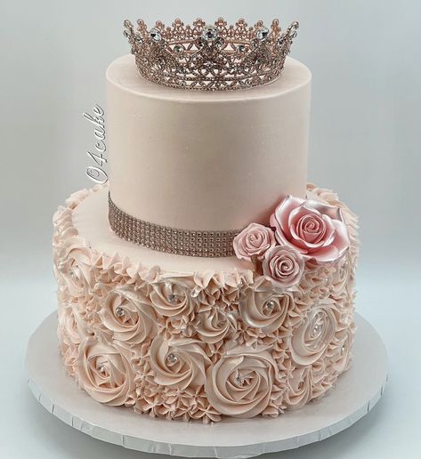 Birthday Cake Crown, Queens Birthday Cake, Girly Birthday Cakes, Quince Cakes, Quince Cake, 70th Birthday Cake, Queen Cakes, Gold Birthday Cake, Quinceanera Cakes