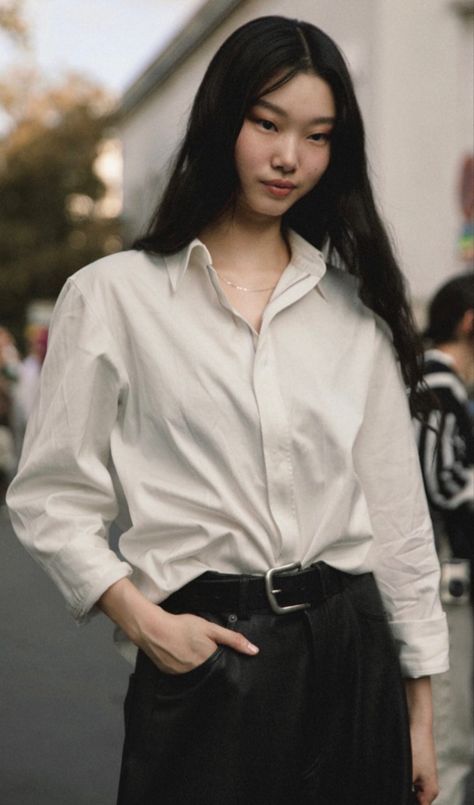 yoon young bae Bae Yoon Young Model, Mulan Bae, Yoon Young Bae, Ivy Look, Kaia Gerber Style, Kaia Gerber, Alter Ego, White Shirts, Fashion Inspo Outfits