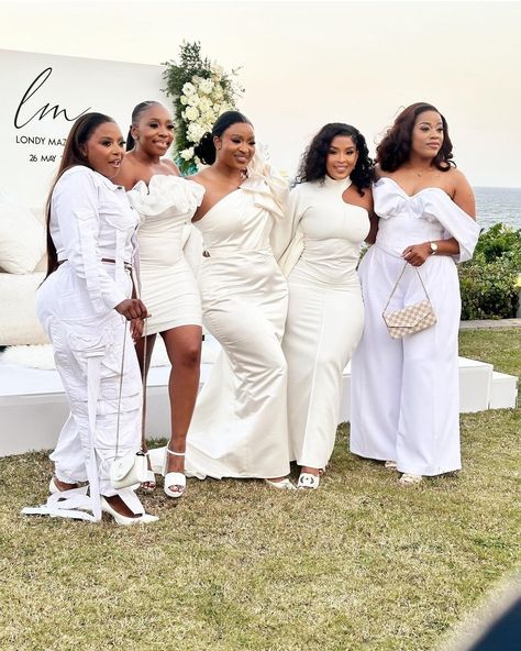 Dinner En Blanc Outfit, All White Party Outfits, White Party Outfit, 18th Bday, Pool Birthday, All White Party, Gorgeous Outfits, Community Of Women, Ambitious Women