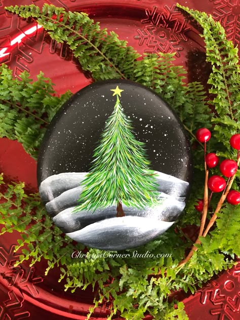 Christmas Rock Painting, Christmas Painted Rocks, Christmas Pebble Art, Xmas Balls, Christmas Rocks, Diy Rock Art, Stone Art Painting, Christmas Rock, Painted Rocks Craft