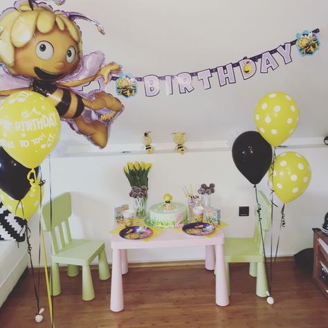 Maya The Bee Birthday Party, Bee Birthday Decorations, Maya The Bee, Bee Birthday Party, Bee Party, Bee Birthday, Birthday Balloon Decorations, Bumble Bees